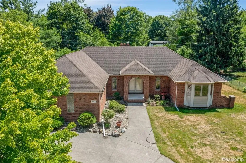 30531 Pembroke Street Livonia City MI 48152