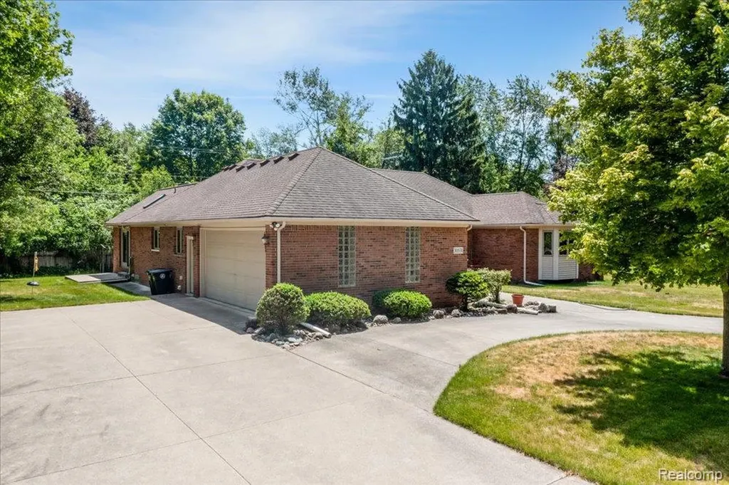 30531 Pembroke Street Livonia City MI 48152
