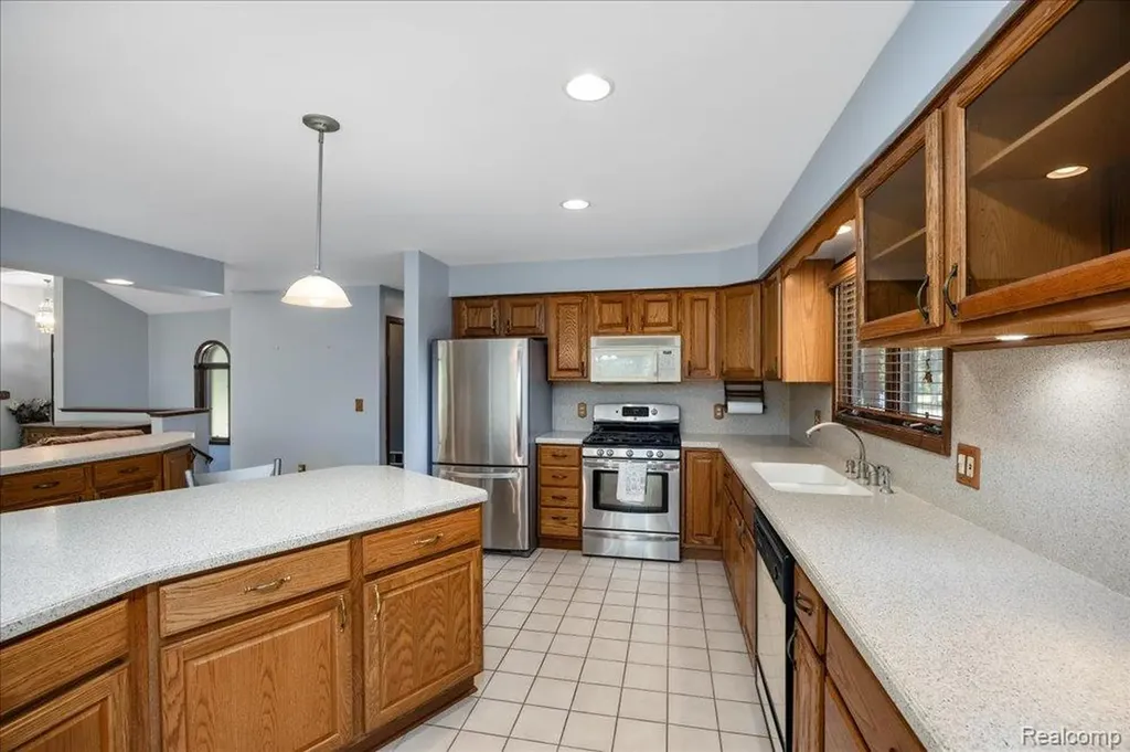 30531 Pembroke Street Livonia City MI 48152