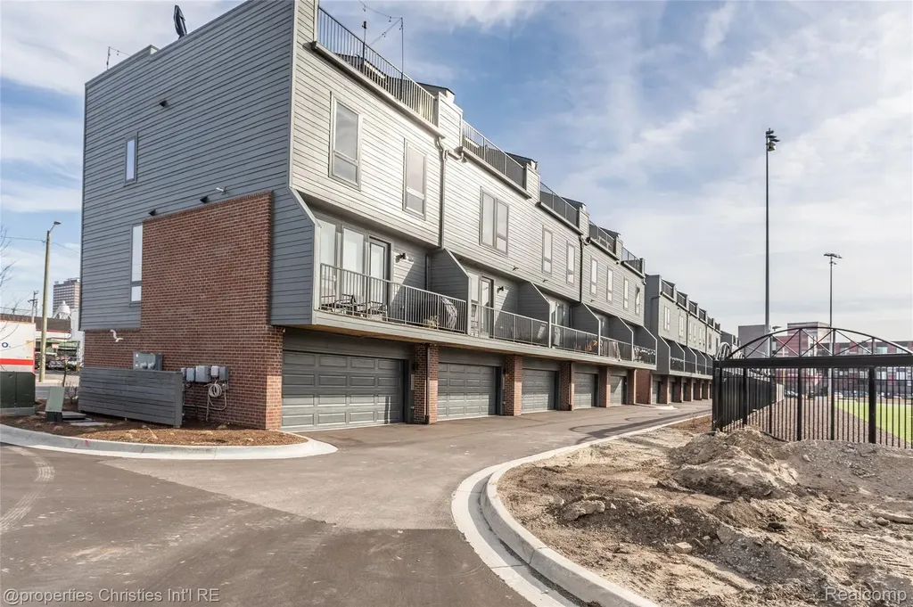 1507 W Fisher Freeway Detroit City MI 48216