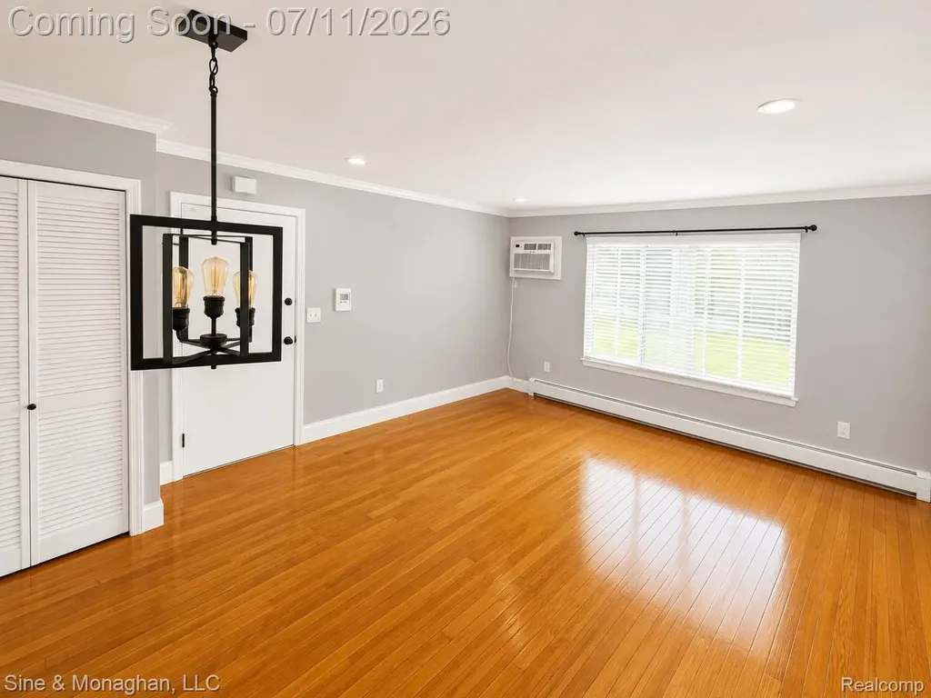 433 Miller Avenue Rochester City MI 48307