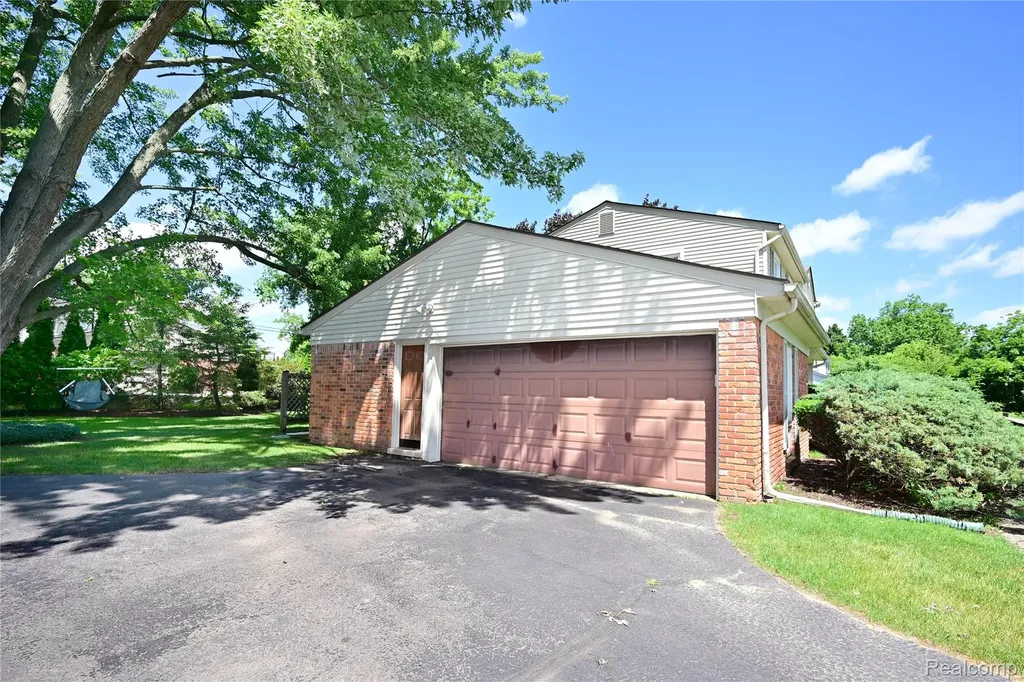 5888 Pentland Road Bloomfield Hills City MI 48301