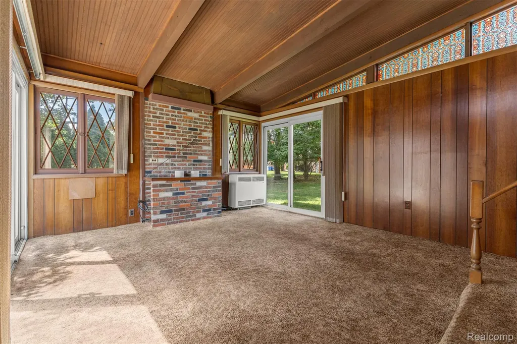 25429 Graceland Circle Dearborn Heights City MI 48125