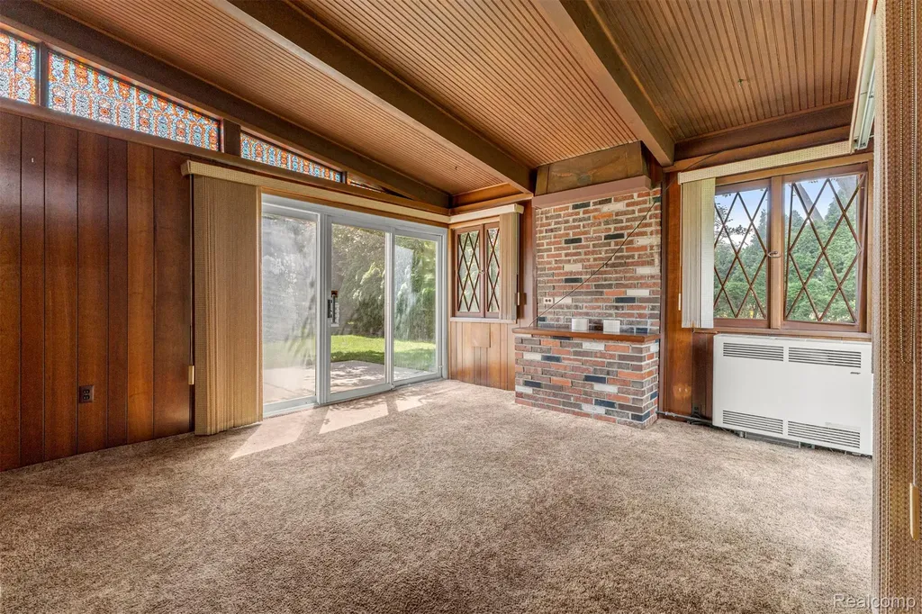 25429 Graceland Circle Dearborn Heights City MI 48125