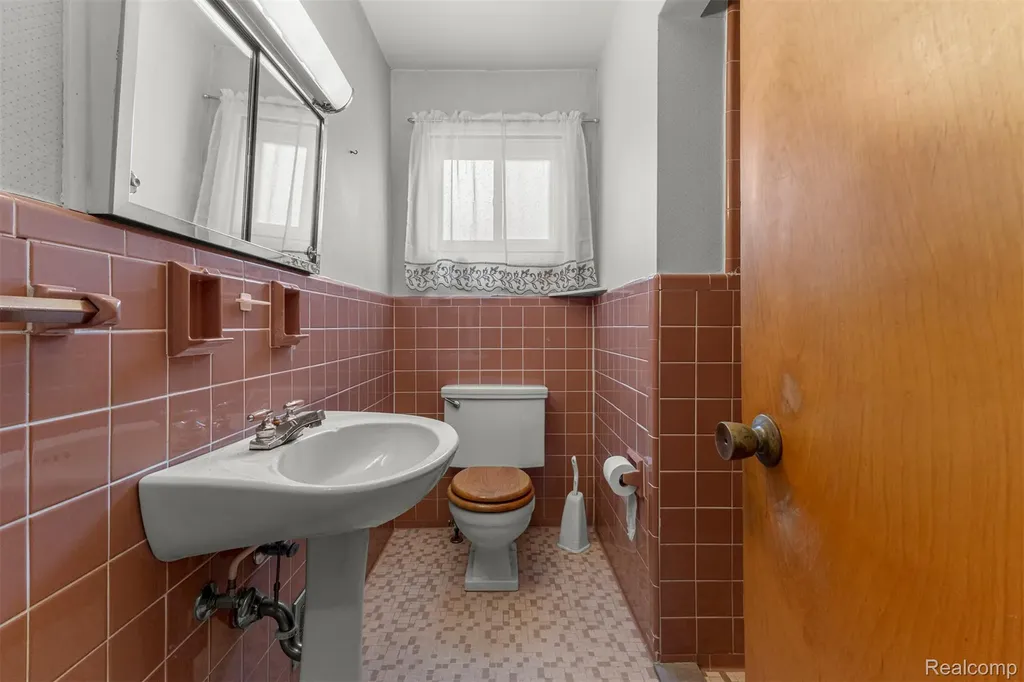 25429 Graceland Circle Dearborn Heights City MI 48125