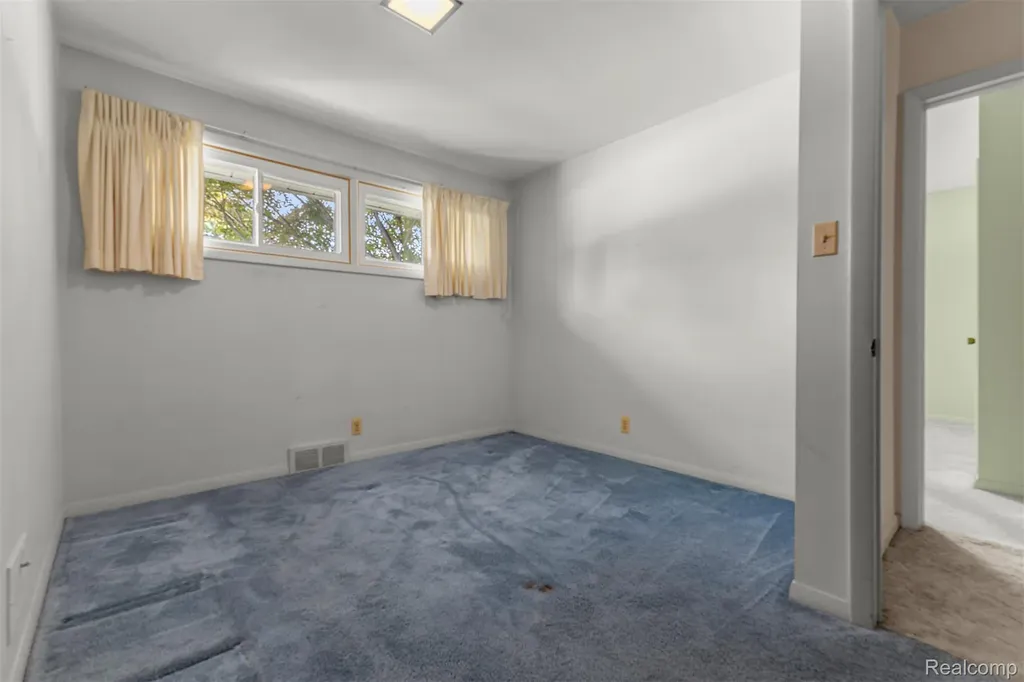 25429 Graceland Circle Dearborn Heights City MI 48125