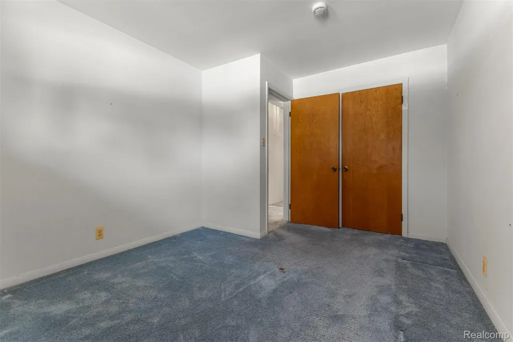 25429 Graceland Circle Dearborn Heights City MI 48125