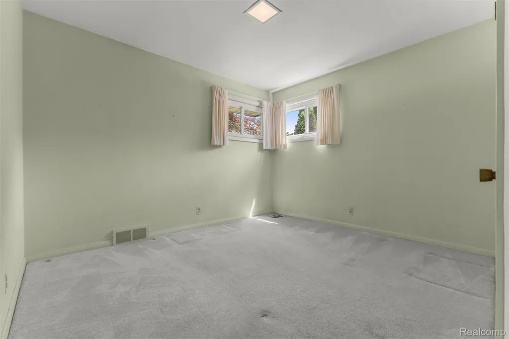 25429 Graceland Circle Dearborn Heights City MI 48125