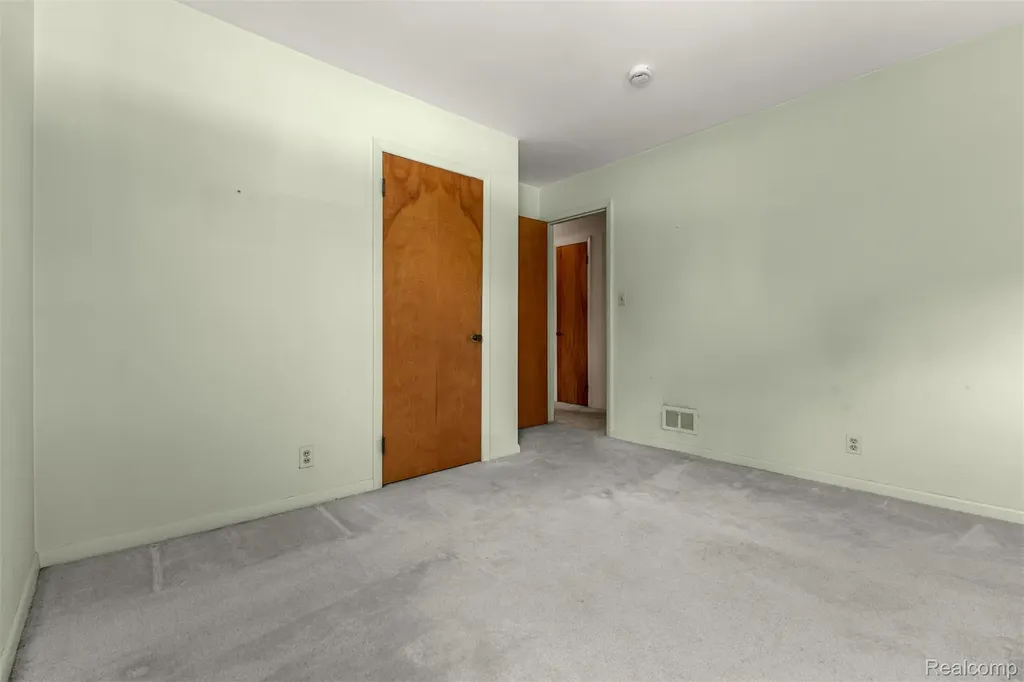25429 Graceland Circle Dearborn Heights City MI 48125