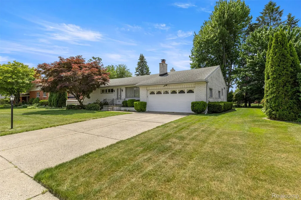 25429 Graceland Circle Dearborn Heights City MI 48125