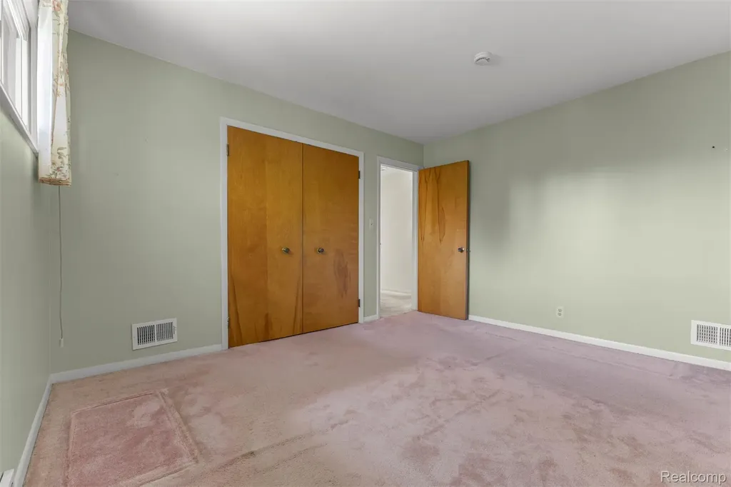 25429 Graceland Circle Dearborn Heights City MI 48125