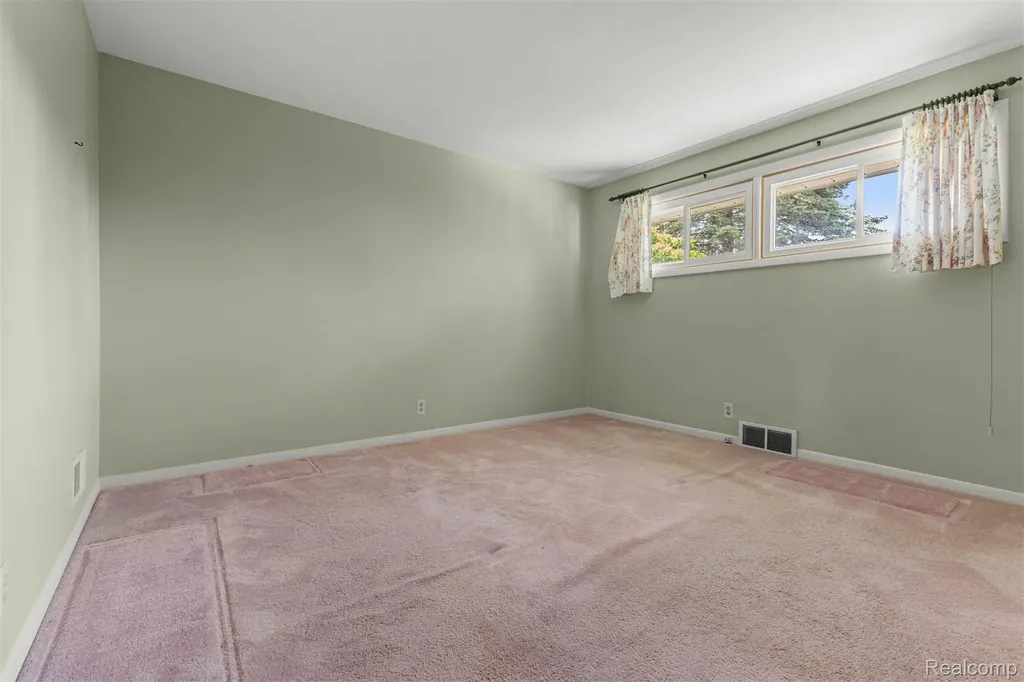 25429 Graceland Circle Dearborn Heights City MI 48125