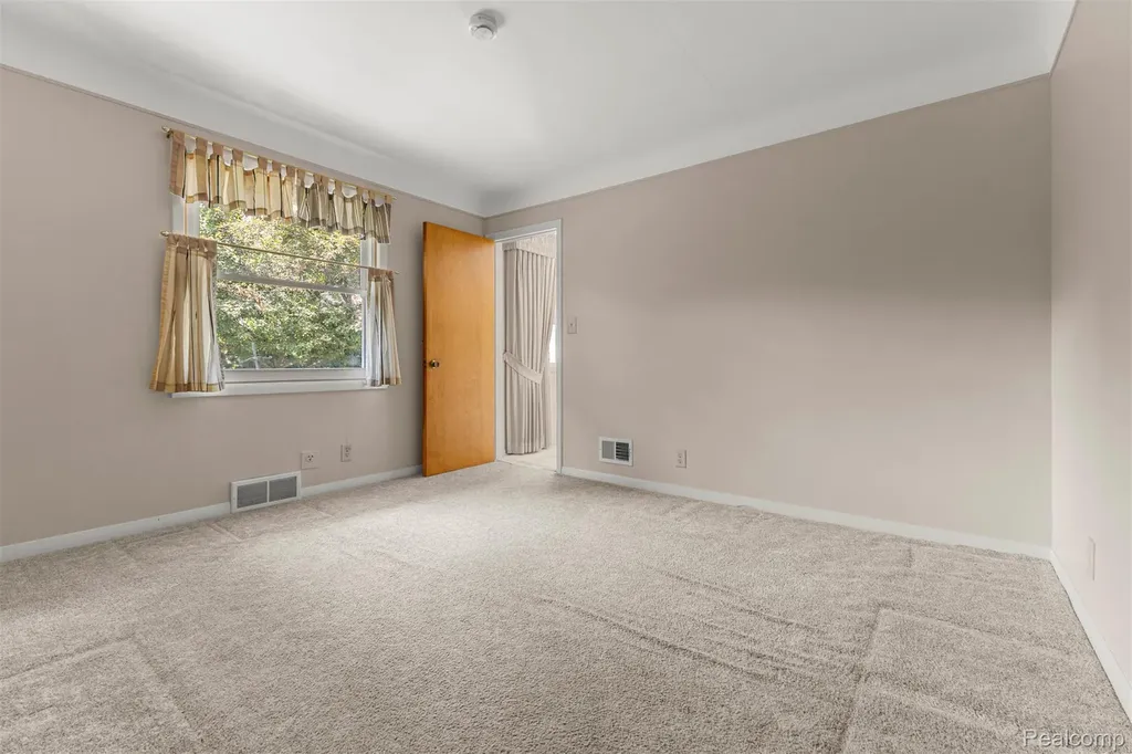 25429 Graceland Circle Dearborn Heights City MI 48125
