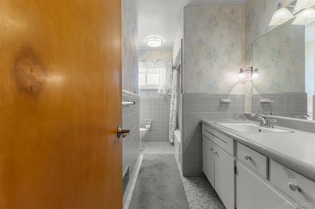 25429 Graceland Circle Dearborn Heights City MI 48125