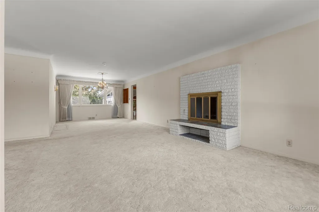 25429 Graceland Circle Dearborn Heights City MI 48125