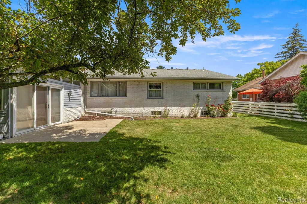 25429 Graceland Circle Dearborn Heights City MI 48125