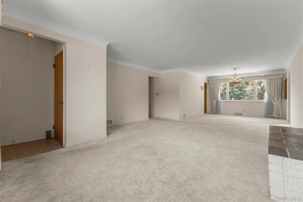 25429 Graceland Circle Dearborn Heights City MI 48125