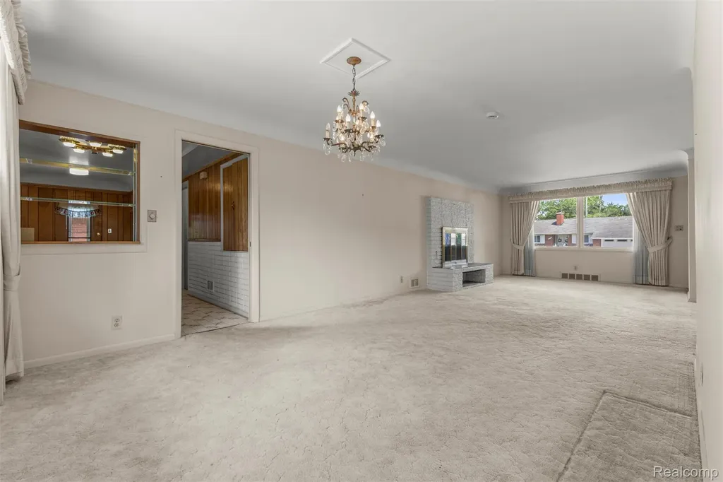 25429 Graceland Circle Dearborn Heights City MI 48125