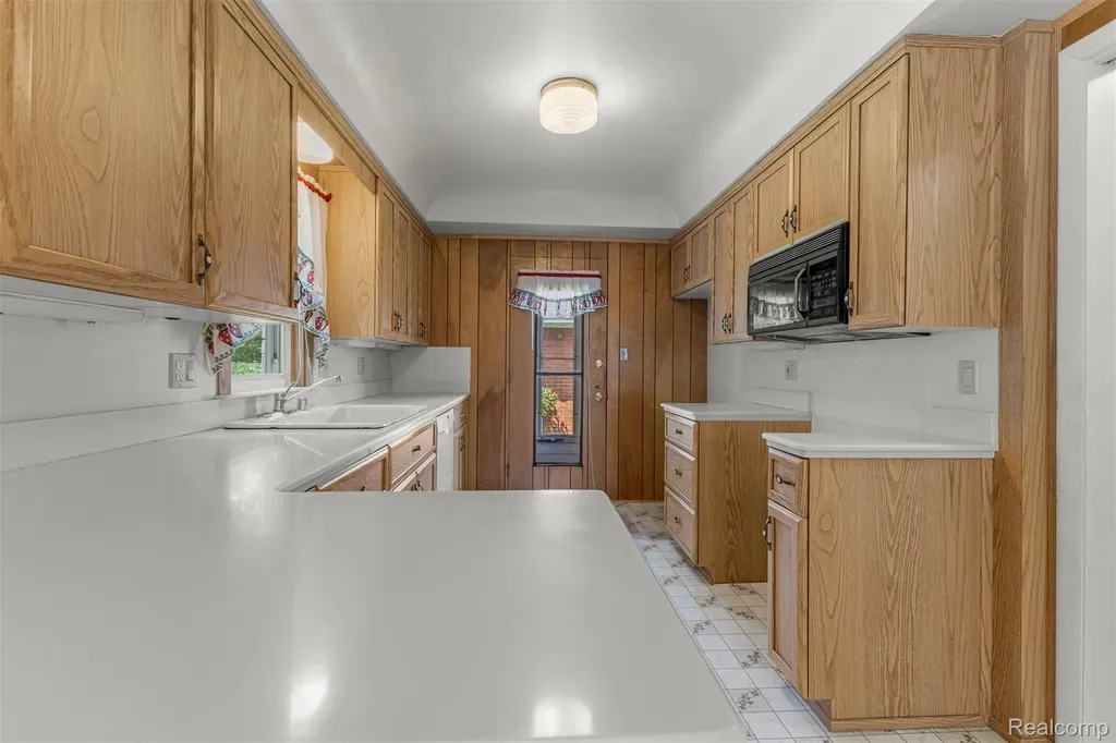 25429 Graceland Circle Dearborn Heights City MI 48125