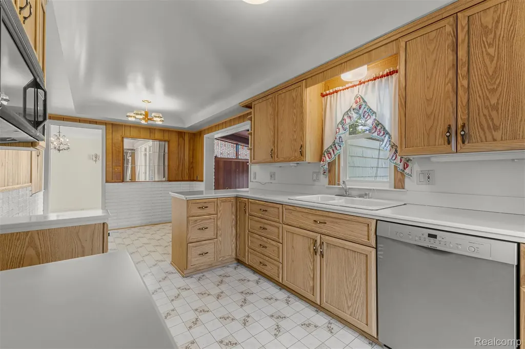 25429 Graceland Circle Dearborn Heights City MI 48125