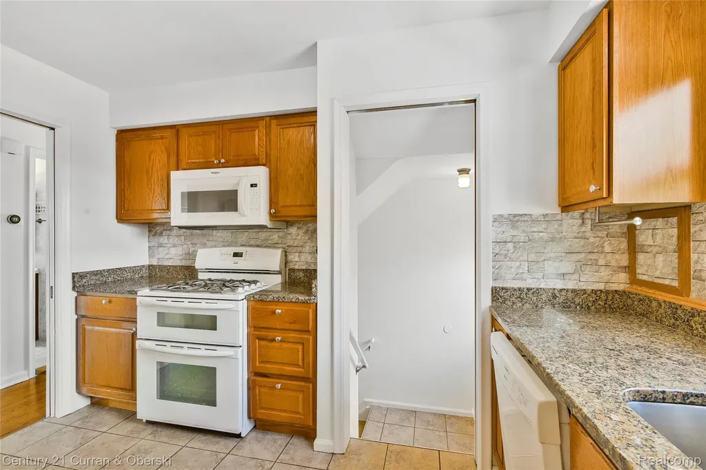23704 Harvard Street Dearborn City MI 48124
