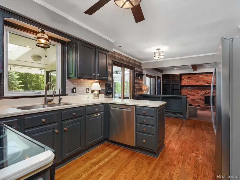 2143 Avoncrest Drive Rochester Hills City MI 48309
