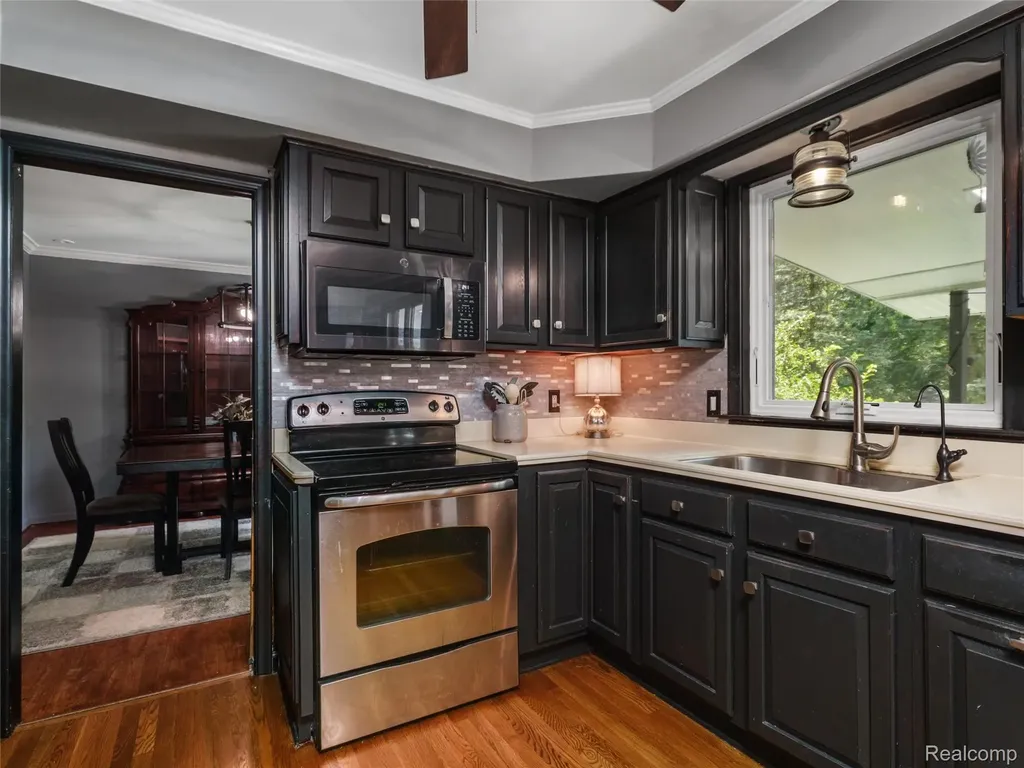 2143 Avoncrest Drive Rochester Hills City MI 48309