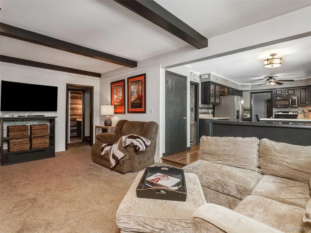 2143 Avoncrest Drive Rochester Hills City MI 48309