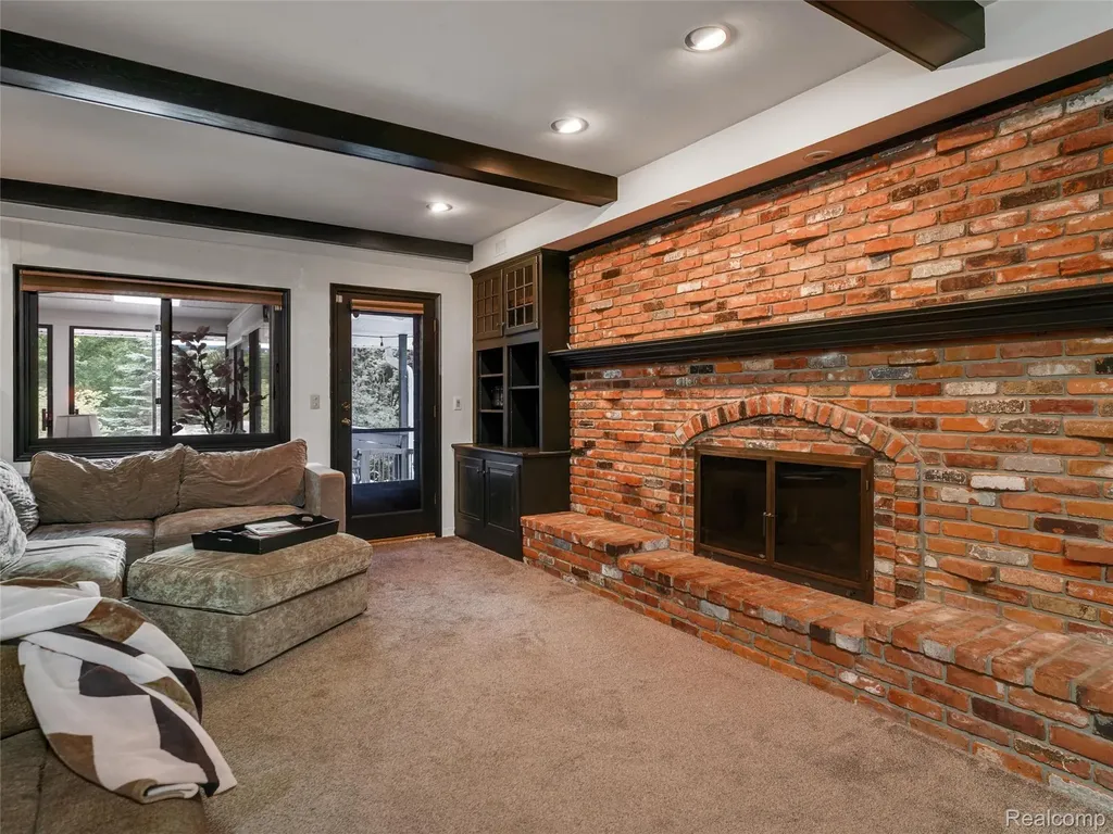 2143 Avoncrest Drive Rochester Hills City MI 48309