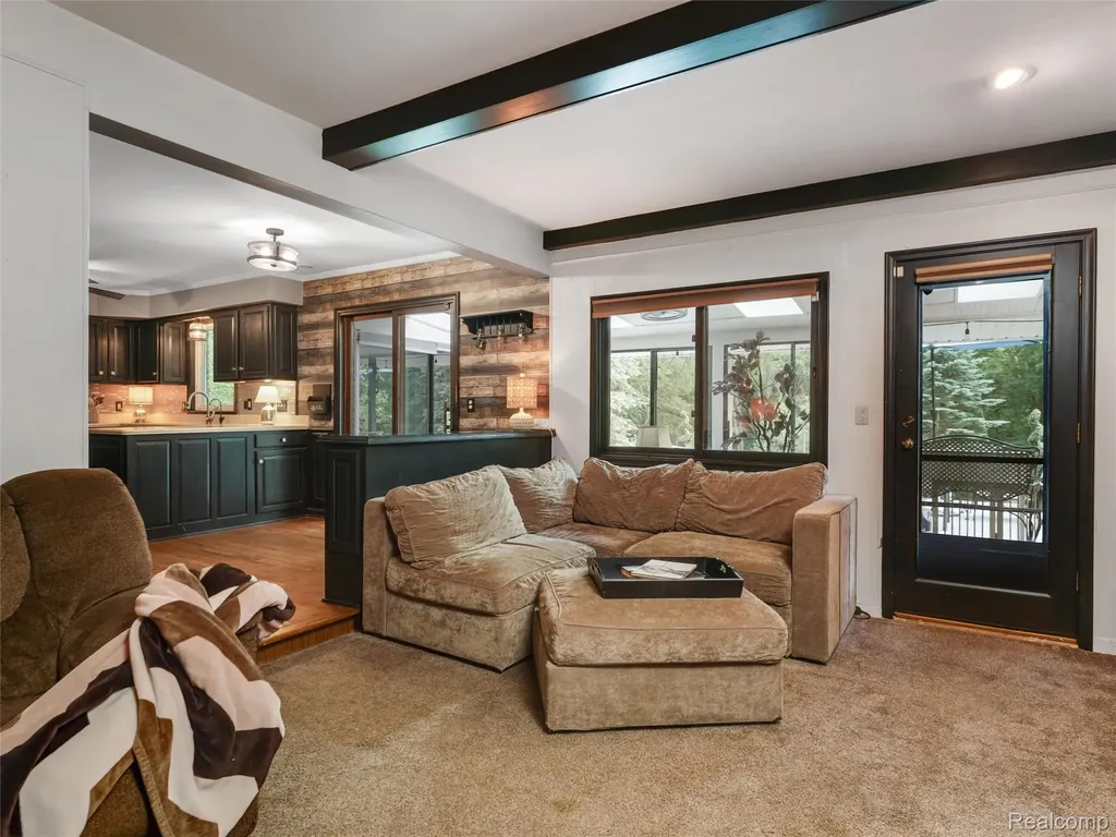 2143 Avoncrest Drive Rochester Hills City MI 48309