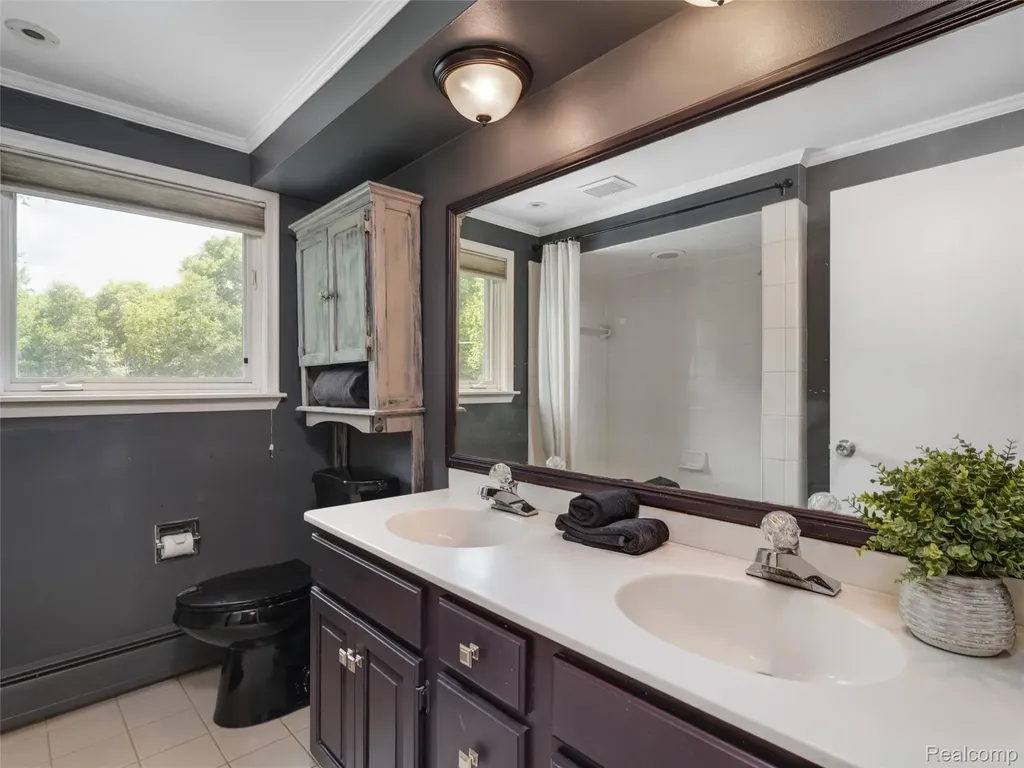 2143 Avoncrest Drive Rochester Hills City MI 48309