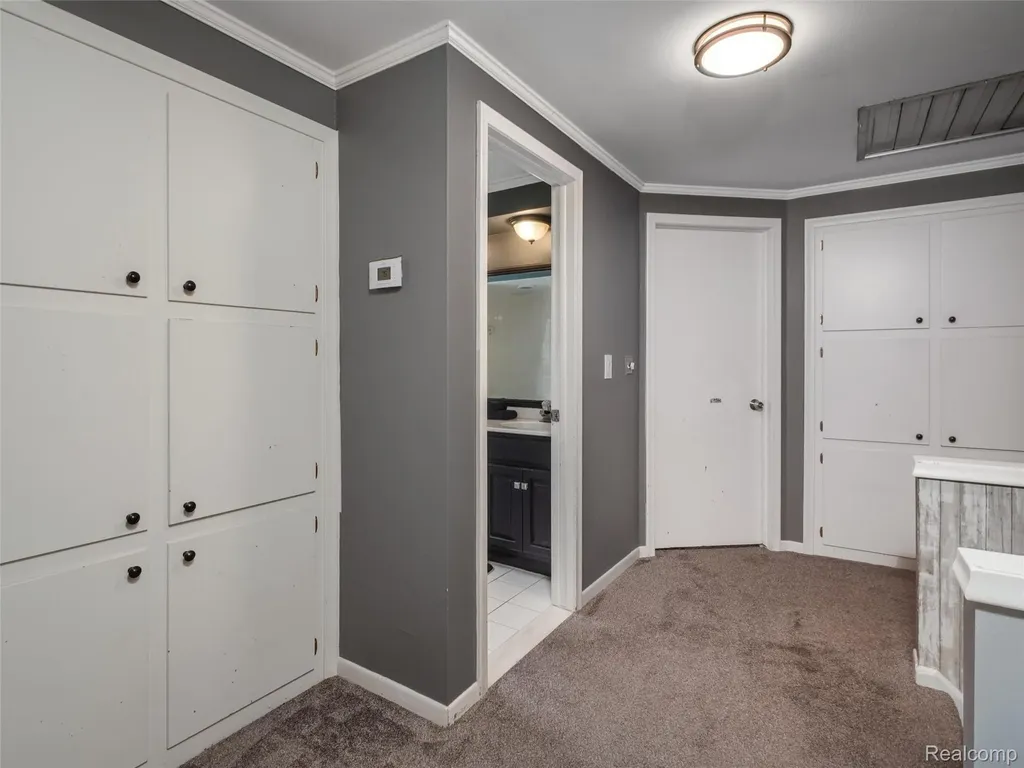 2143 Avoncrest Drive Rochester Hills City MI 48309