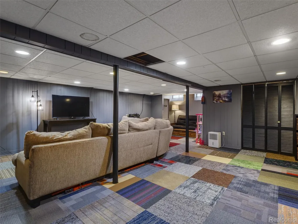 2143 Avoncrest Drive Rochester Hills City MI 48309