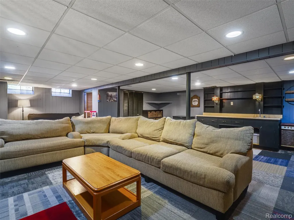2143 Avoncrest Drive Rochester Hills City MI 48309