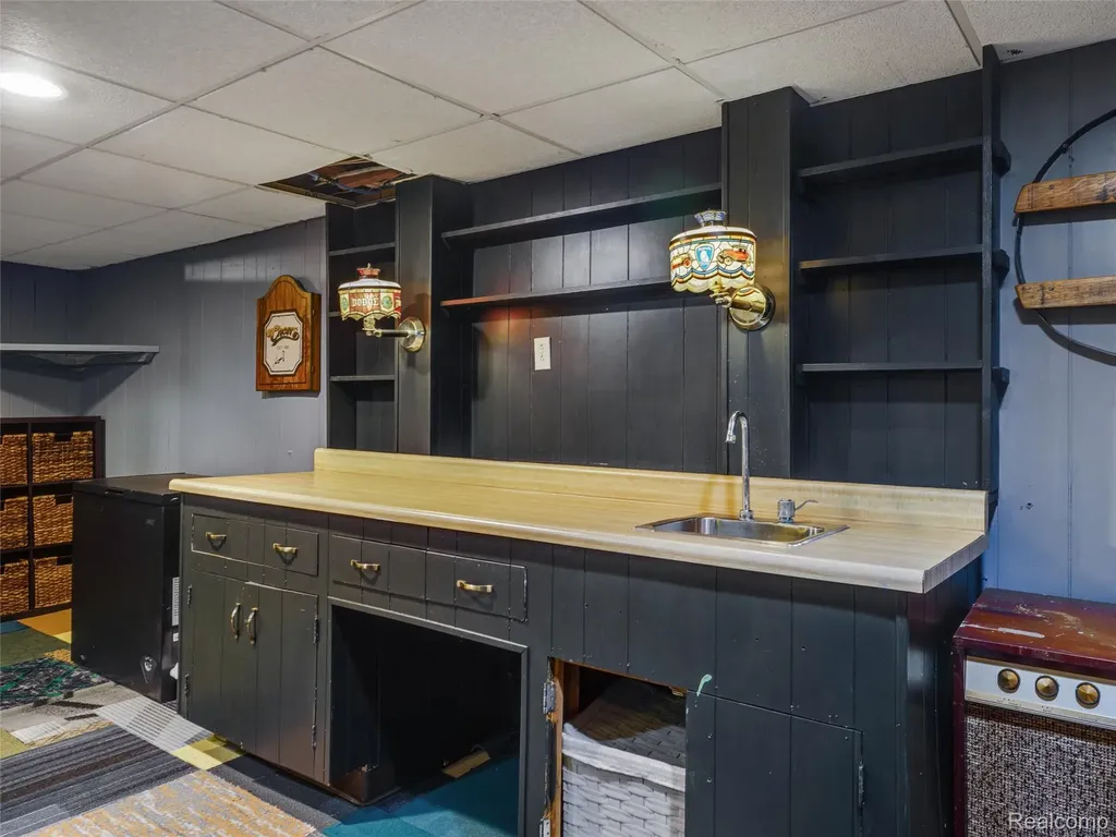 2143 Avoncrest Drive Rochester Hills City MI 48309