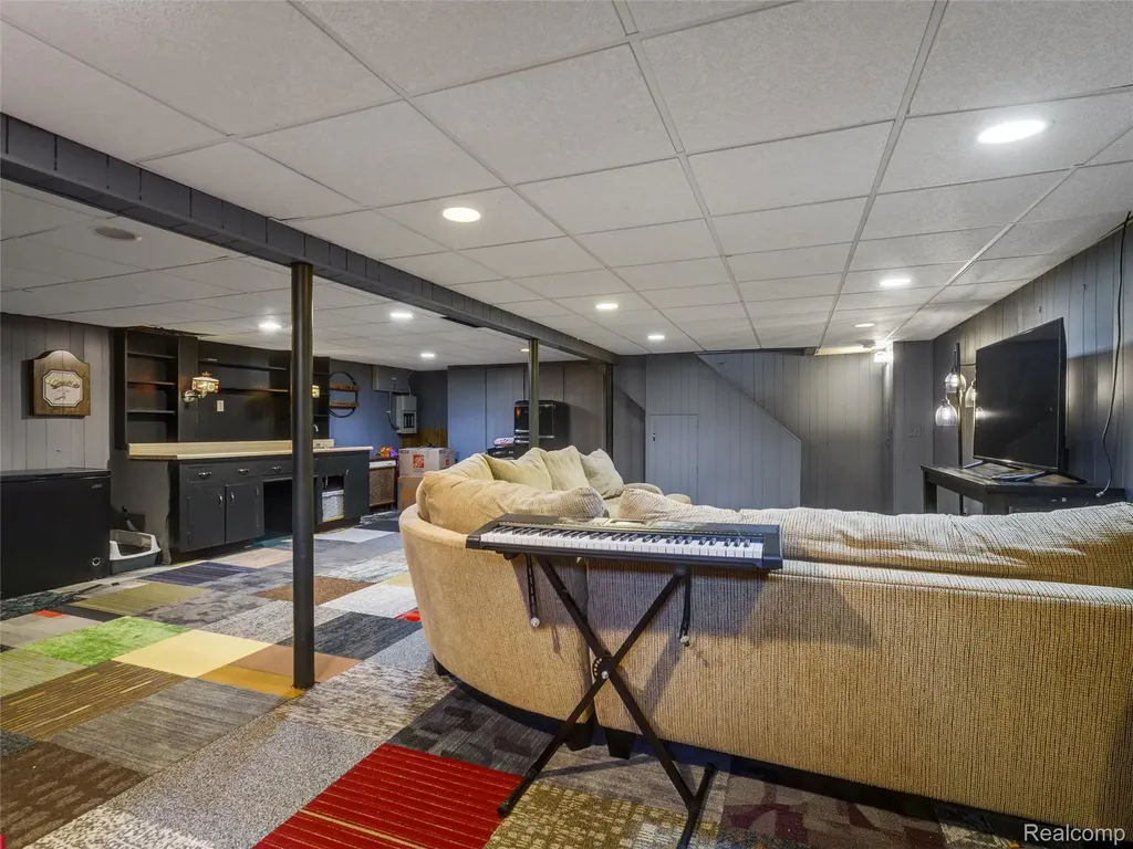 2143 Avoncrest Drive Rochester Hills City MI 48309