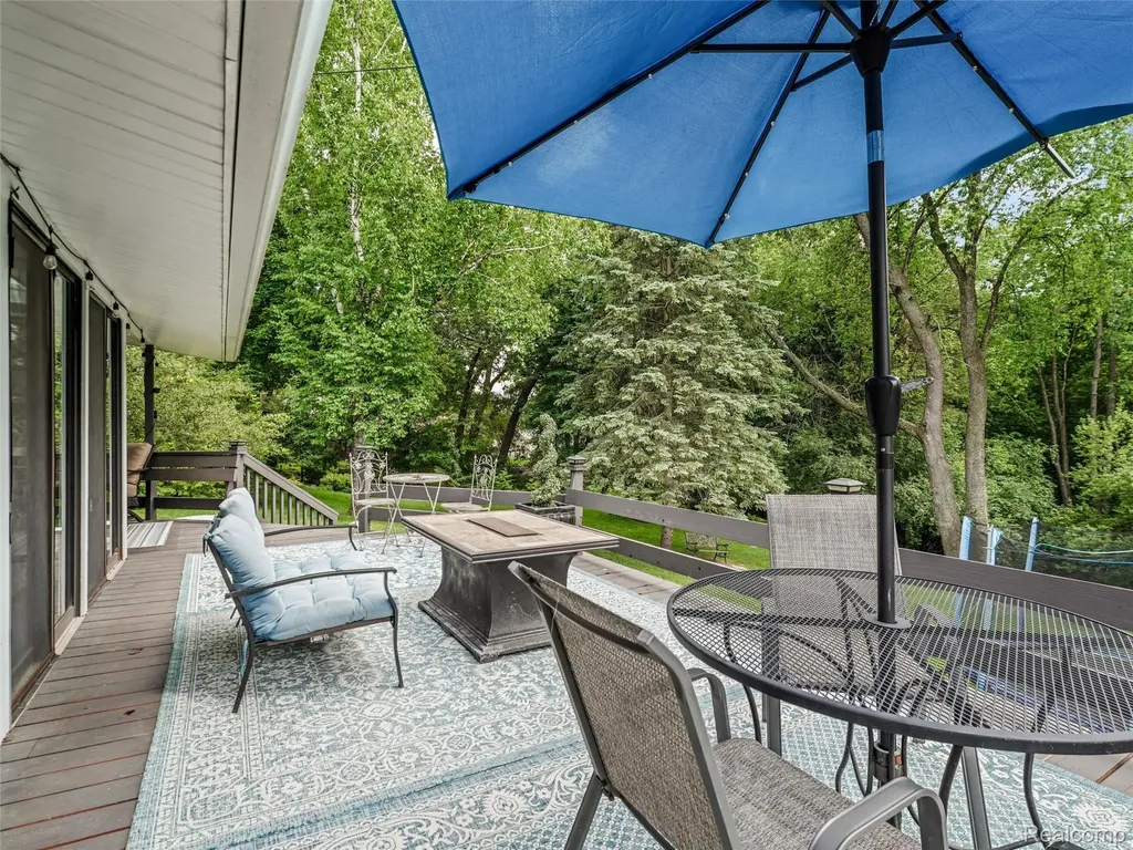 2143 Avoncrest Drive Rochester Hills City MI 48309
