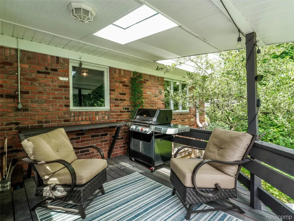 2143 Avoncrest Drive Rochester Hills City MI 48309