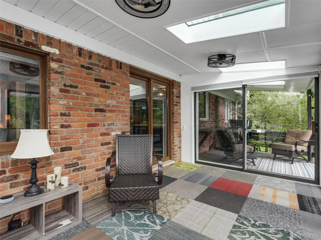 2143 Avoncrest Drive Rochester Hills City MI 48309
