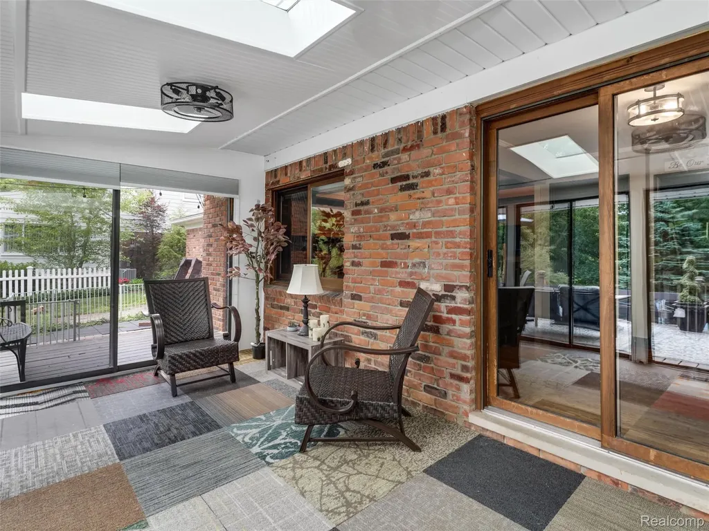 2143 Avoncrest Drive Rochester Hills City MI 48309