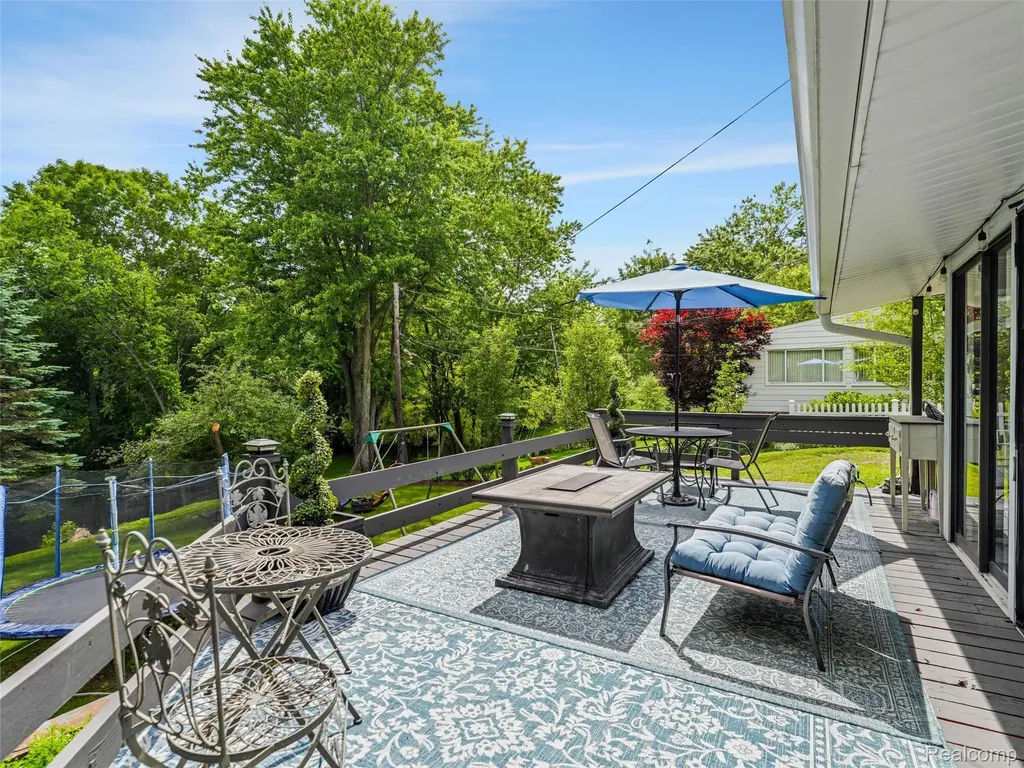 2143 Avoncrest Drive Rochester Hills City MI 48309