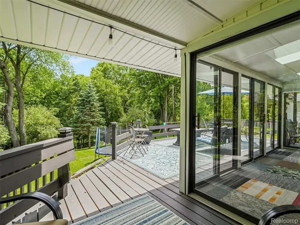 2143 Avoncrest Drive Rochester Hills City MI 48309