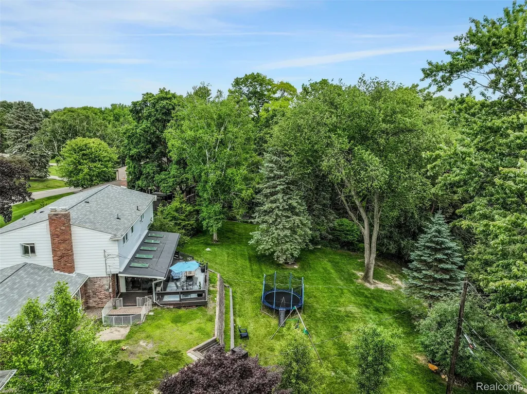 2143 Avoncrest Drive Rochester Hills City MI 48309
