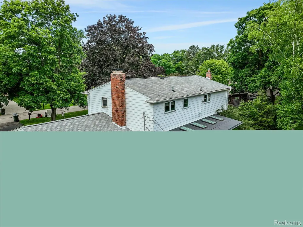 2143 Avoncrest Drive Rochester Hills City MI 48309