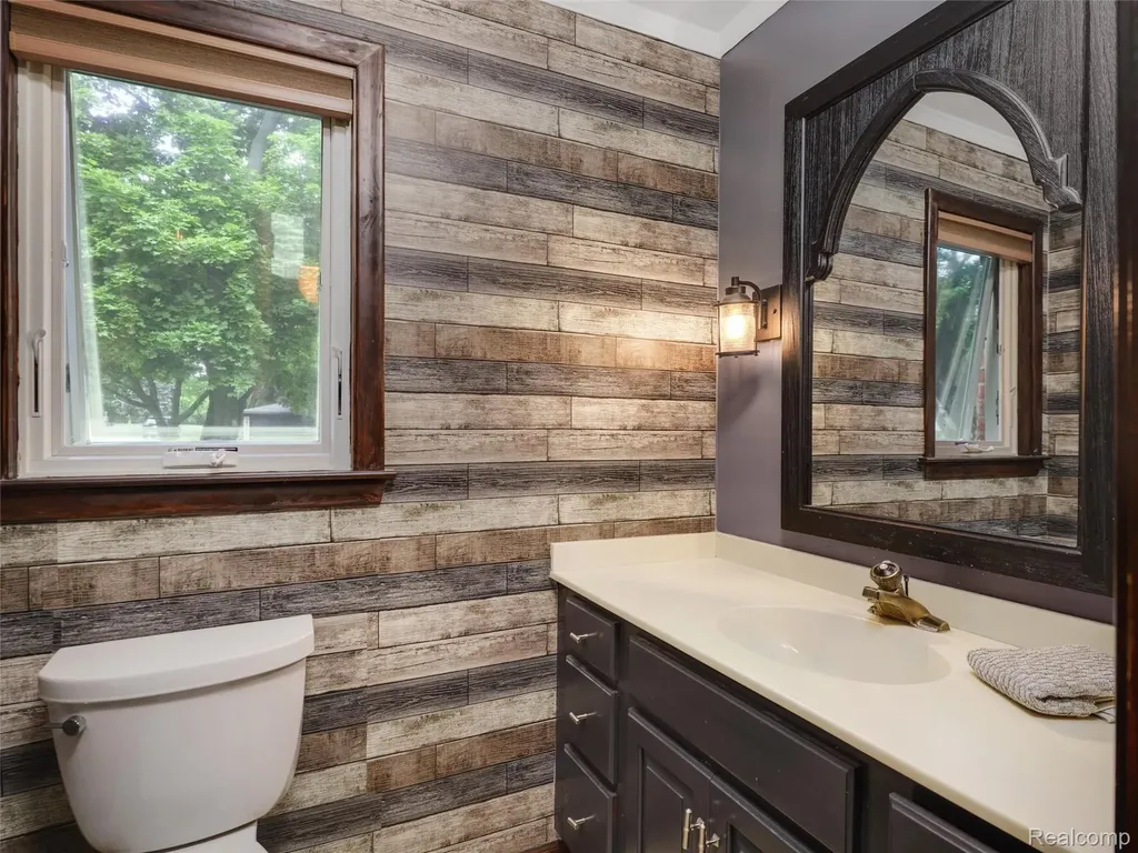 2143 Avoncrest Drive Rochester Hills City MI 48309
