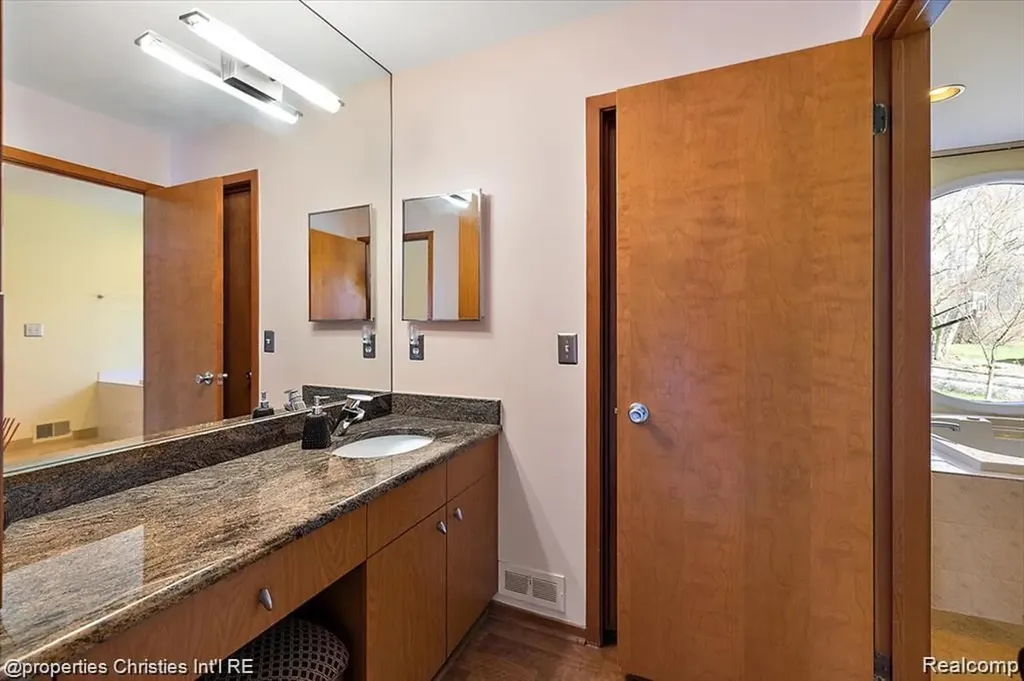 4566 Walden Drive Bloomfield Hills City MI 48301