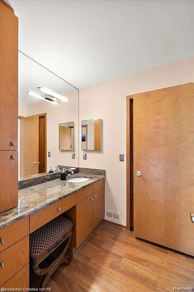 4566 Walden Drive Bloomfield Hills City MI 48301