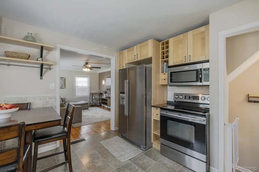 3330 Ellwood Avenue Royal Oak City MI 48073