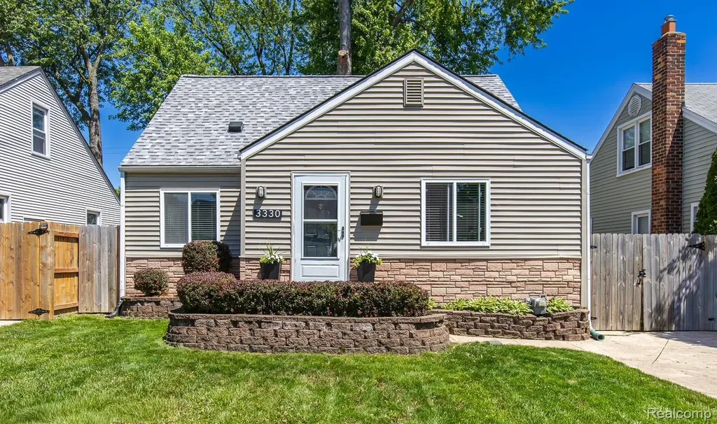 3330 Ellwood Avenue Royal Oak City MI 48073