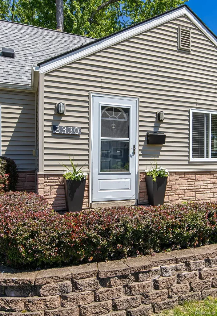 3330 Ellwood Avenue Royal Oak City MI 48073